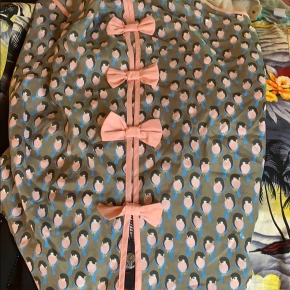Metallic Sky bird print with bows sleeveless top Size Small - Picture 8 of 8